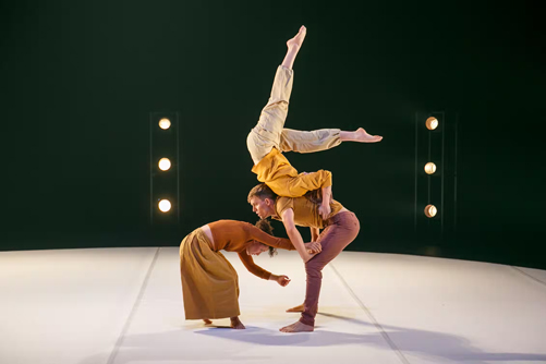 cir_062_194-humans04